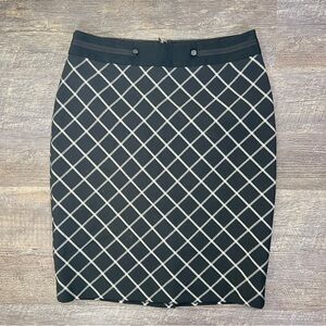 The limited black and white plaid straight pencil skirt size 4 B138